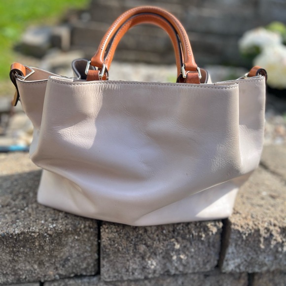 Dooney & Bourke Cream Tote Structured Elegance - Picture 4 of 5